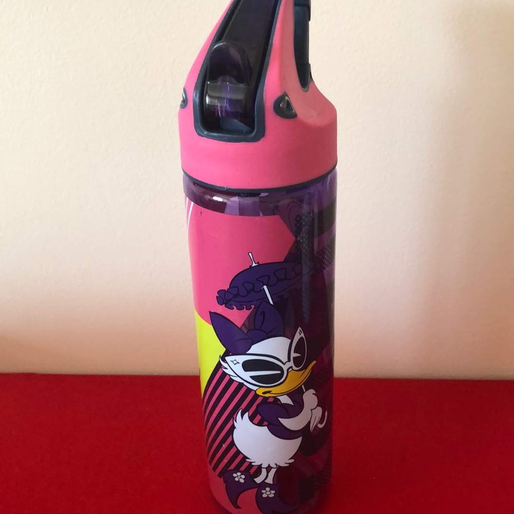 🟡 DISNEY DAISY DUCK PLASTIC WATER BOTTLE